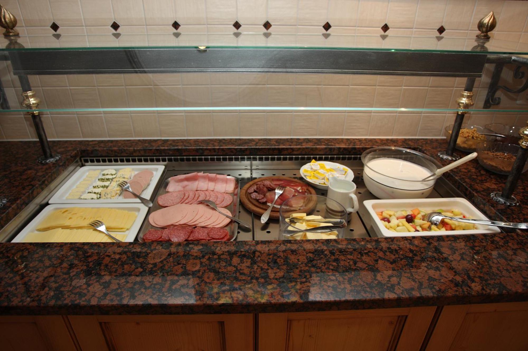 Hotel Garni Sonnenheim Фис Екстериор снимка